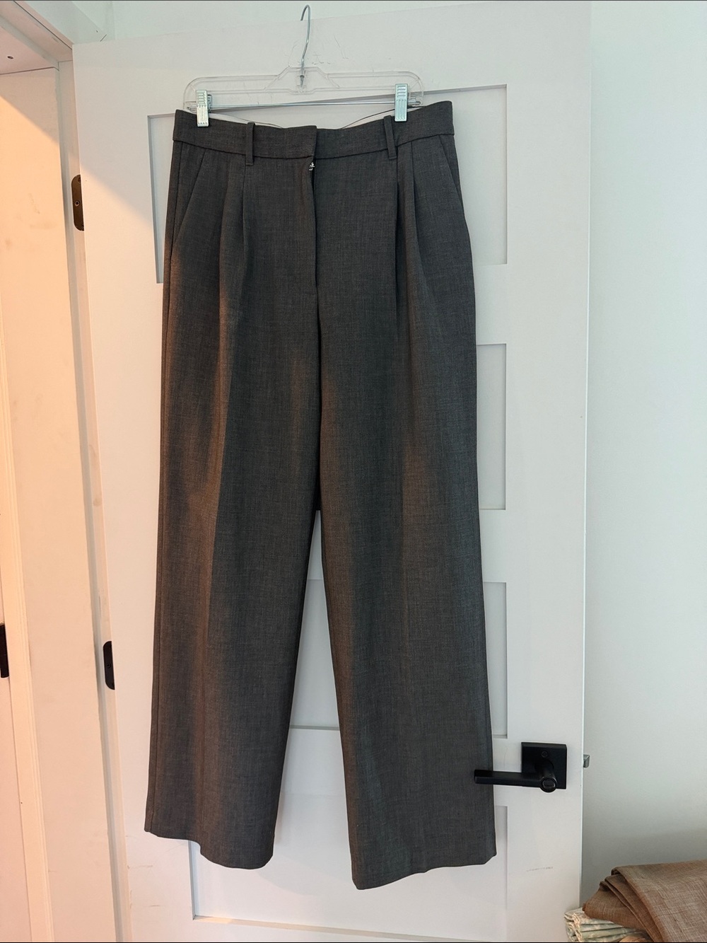 Aritzia women’s Pleated Wide-Leg Dress Pants in Charcoal Gray